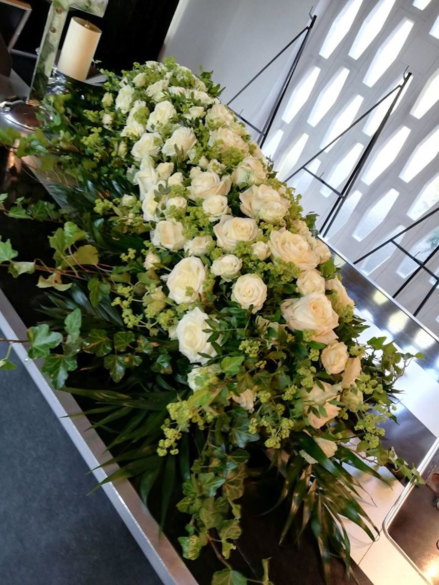 Gesteck für Beerdigung von Blumen Wurm